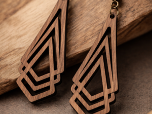 Boucles d’oreilles géométriques en bois de noyer
